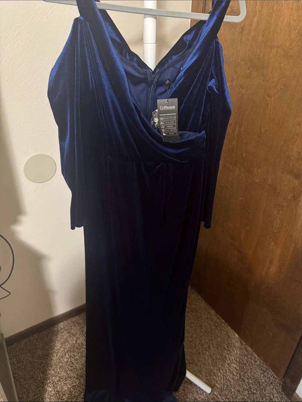 Giffneseti Navy Blue Velvet Gown